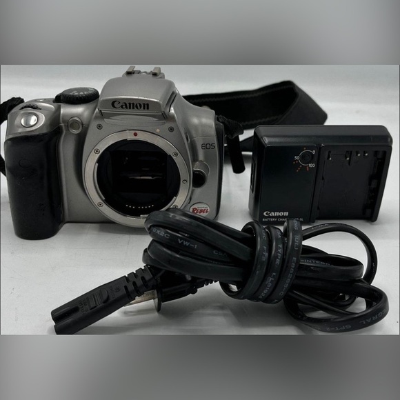 CANON 📷 EOS Digital Rebel 6.3MP Camera /EOS 300D - DS6041 With Charger- Silver - Picture 2 of 9